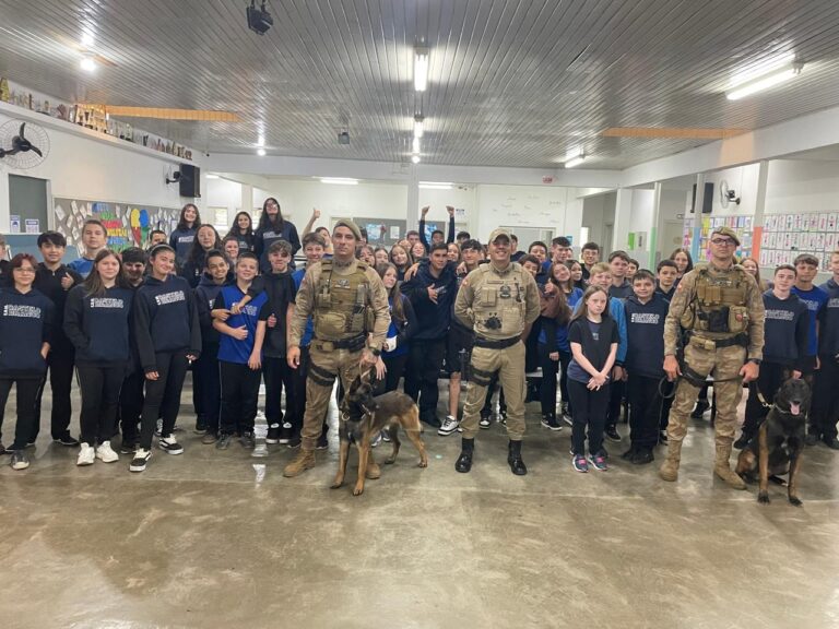 Palestras educativas com apoio da Polícia Militar nas escolas municipais
