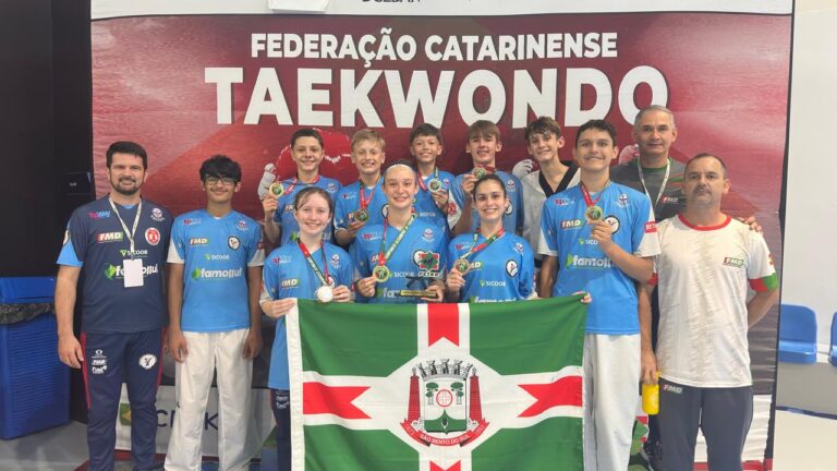 Taekwondo SBS dá show em Itajaí