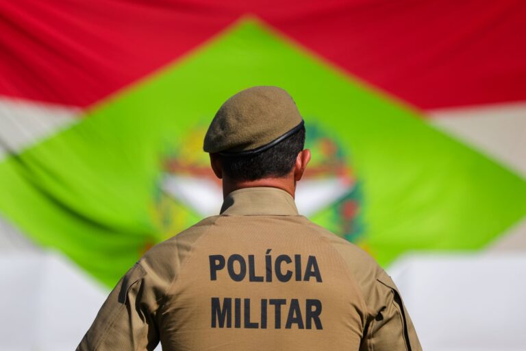 190 anos da PMSC: governador anuncia valorização da carreira militar e reforço no efetivo