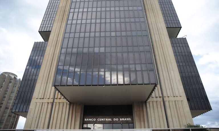 Bancos Centrais do Brasil e da China assinam acordo de troca de moedas
