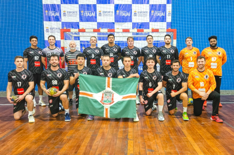 Handebol dá show em Itajaí e vence mais duas