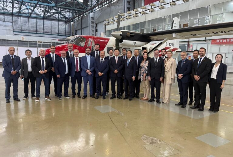 Governador visita fábrica de aviões na China e avança em tratativas para criar o maior polo aeronáutico da América Latina