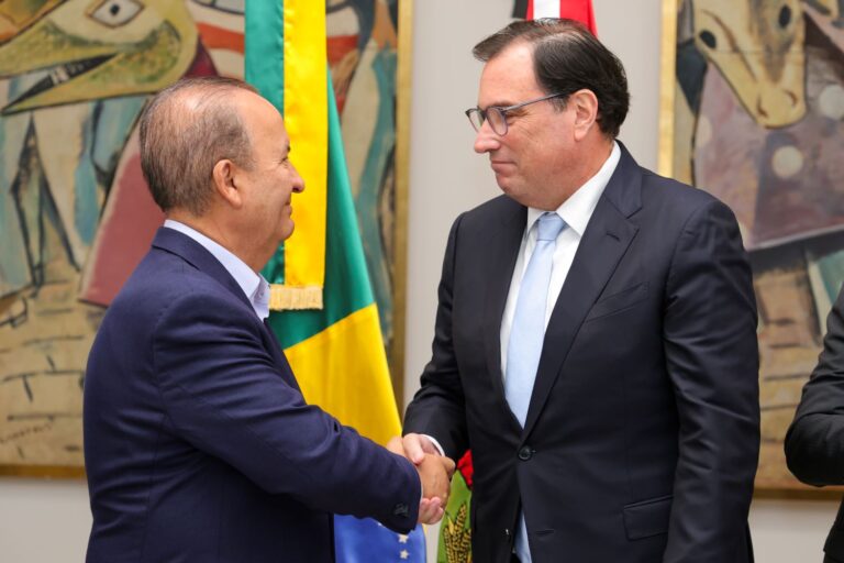 Governador Jorginho Mello transmite cargo ao presidente do Tribunal de Justiça de SC