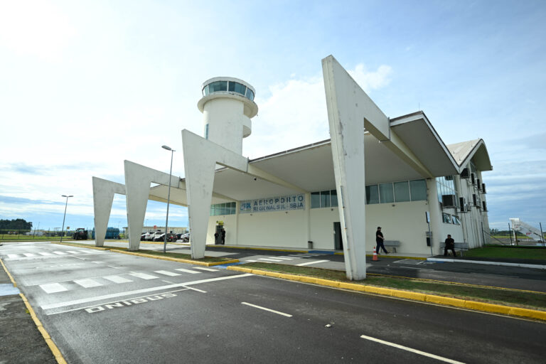 Governado fecha contrato de concessão do Aeroporto de Jaguaruna, a primeira PPP do Estado