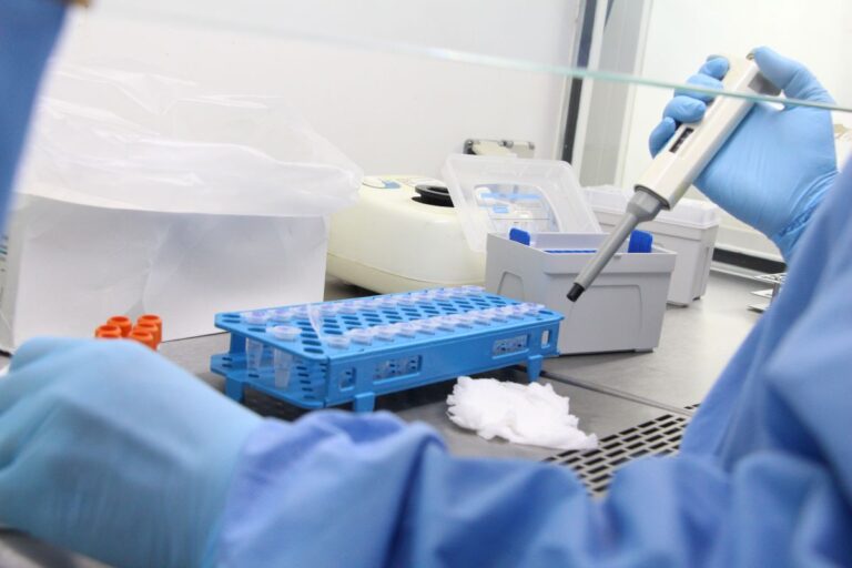 Laboratório Central de Saúde Pública de SC completa 74 anos de pioneirismo na vigilância em saúde