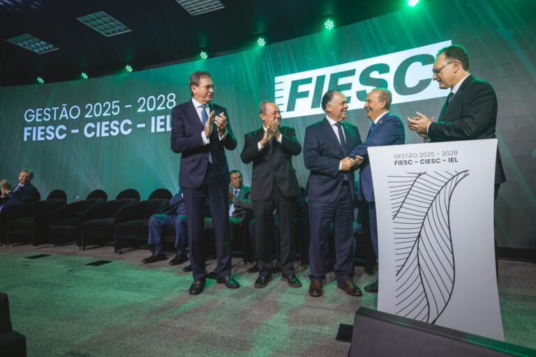 O partido da Fiesc é a indústria, diz presidente Seleme na posse