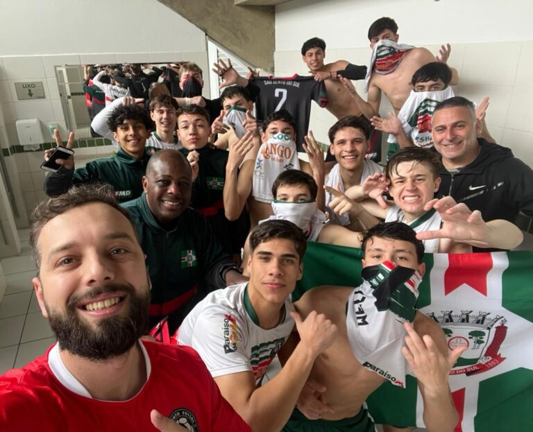 Futsal conquista o bronze nos Joguinhos Abertos de Santa Catarina depois de 17 anos