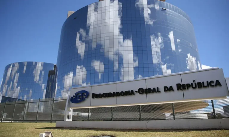 PGR recorre para limitar alcance de ampliação do foro privilegiado  Em março, STF decidiu mudar