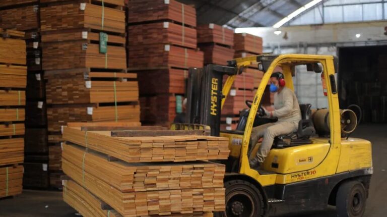 Com tarifaço, moveleiras de São Bento do Sul colocam 3 mil funcionários em férias coletivas