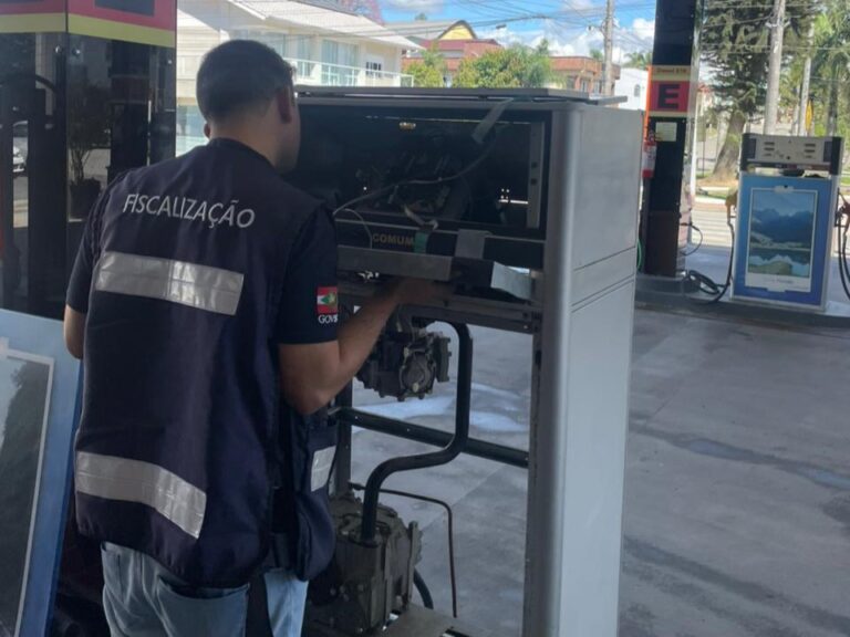 Operação Abastecimento Seguro fiscaliza postos em Santa Catarina