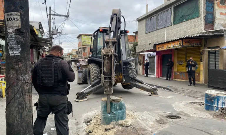 Senado aprova projeto que torna crime barricadas para cometer crimes  Texto volta para análise da Câmara dos