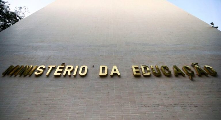 Lula sanciona lei que cria o Sistema Nacional de Educação