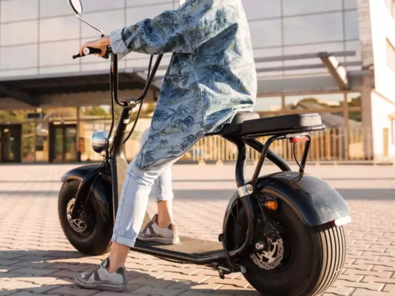CNH e cobrança de IPVA: veja o que muda com nova regra para condutores de motos elétricas