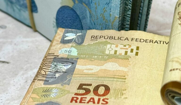Primeira parcela do décimo terceiro será antecipada: entenda medida adotada em 2025