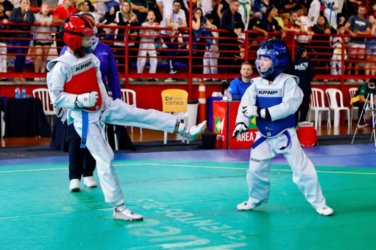 Alunos do CEDIN Napoleão de Souza são campeões brasileiros de taekwondo