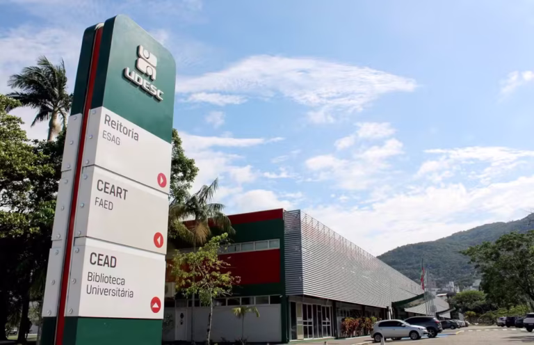 SC aprova projeto que veta cotas raciais em universidades públicas do estado