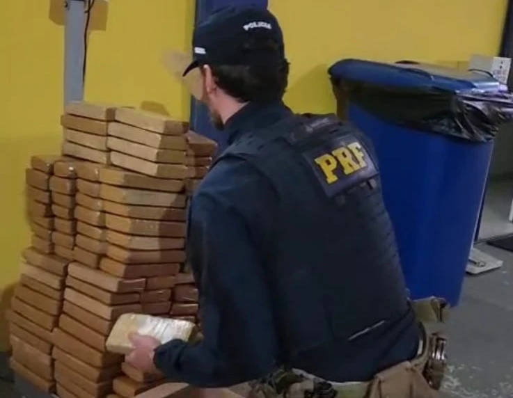 Justiça condena motorista de aplicativo a 18 anos de prisão por transportar 140 kg de maconha na BR-116