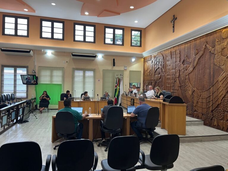 Reajuste salarial de servidores é aprovado em sessão extraordinária