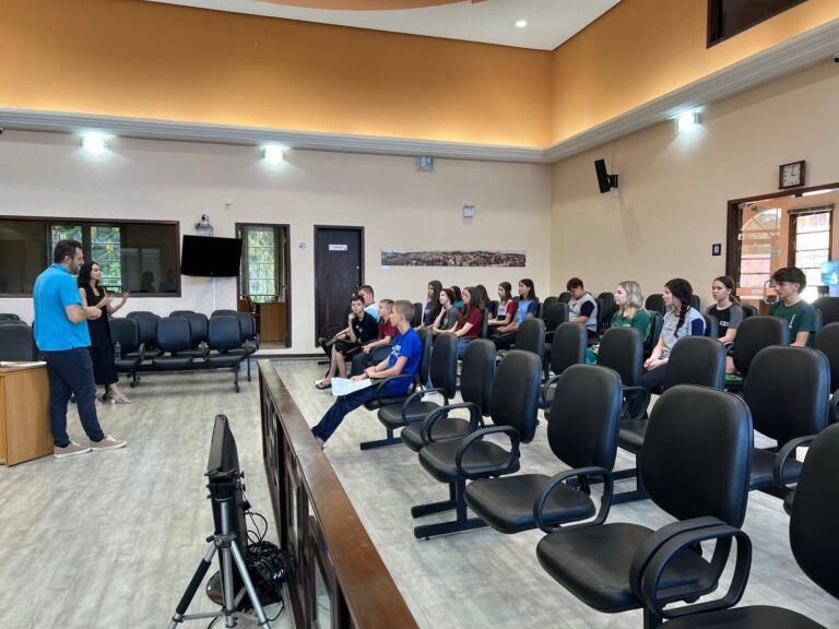 Vereadores mirins passam por treinamento