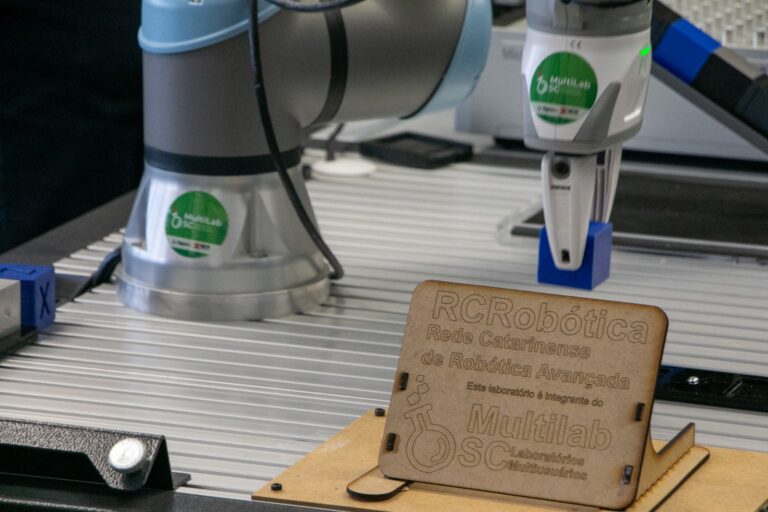 Governo de Santa Catarina inaugura laboratórios da Rede Catarinense de Robótica Avançada em Florianópolis e Blumenau