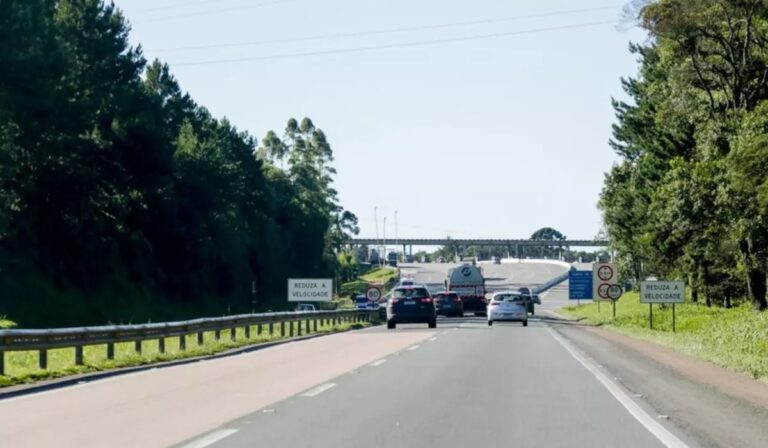 Feriadão deve levar 633 mil veículos entre PR e SC; movimento nas rodovias pode crescer 25%