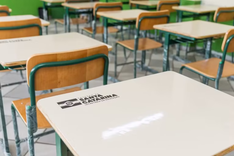 Lei em SC permite que pais proíbam filhos de terem aulas sobre identidade e igualdade de gênero