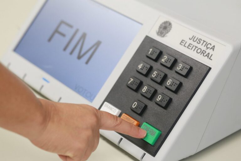 Qual a diferença entre votar nulo e votar em branco?