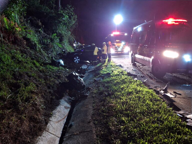 Colisão frontal na BR-280 deixa uma vítima fatal e um ferido grave em São Bento do Sul