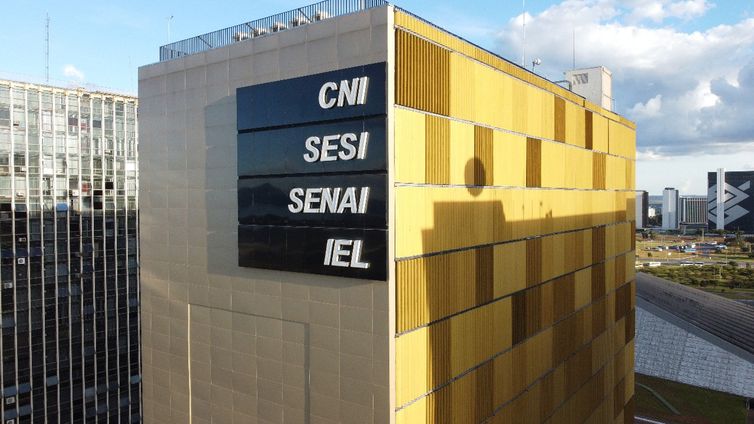 Fim da jornada 6×1 opõe trabalhadores e empresários