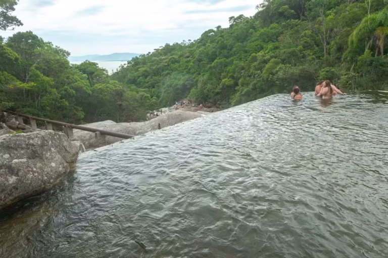 Turistas são assaltados e amarrados em trilha para cachoeira paradisíaca em SC: ‘Esvaziaram a conta de todo mundo’