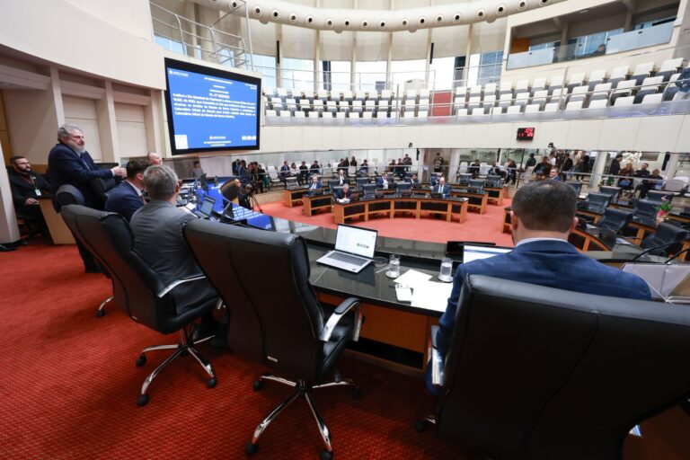 Recesso parlamentar começa e políticos aproveitam intervalo com foco nas eleições