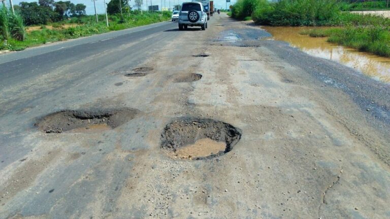 PL na Câmara Federal pretende agilizar indenização a motoristas por acidentes em rodovias, causados por buracos e falta de manutenção