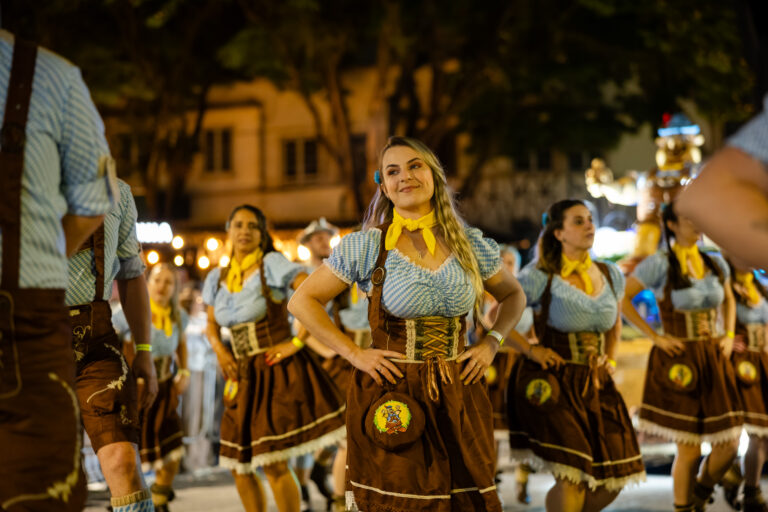 Pré-cadastro para desfiles da Oktoberfest Blumenau abriu nesta quarta, 16